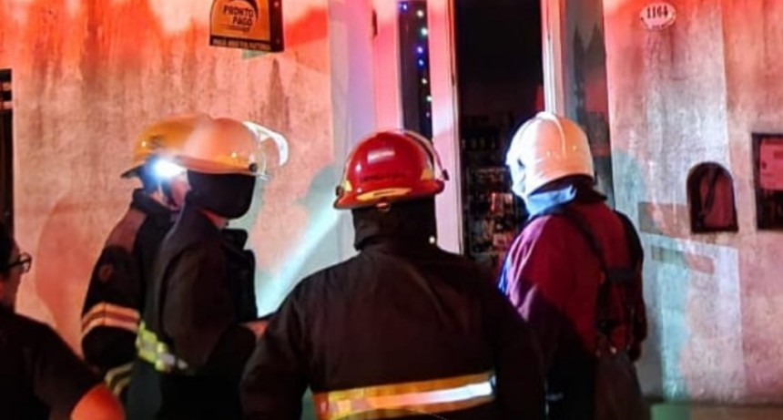 INCENDIO EN COMERCIO DE WENCESLAO ESCALANTE