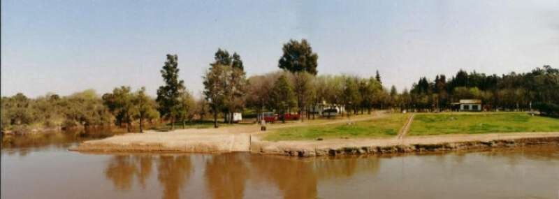 DETIENEN A GRUPO DE PERSONAS EN BALNEARIO LA BOCA