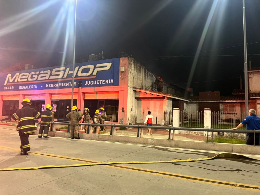 BELL VILLE: INCENDIO EN LOCAL COMERCIAL