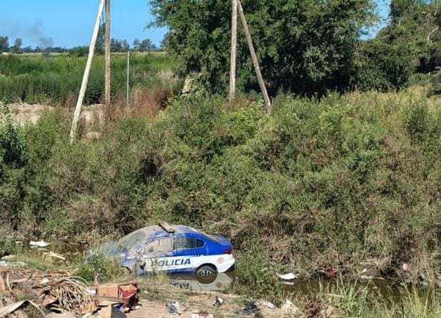 BELL VILLE: PATRULLERO TERMINÓ DENTRO DE UNA ZANJA