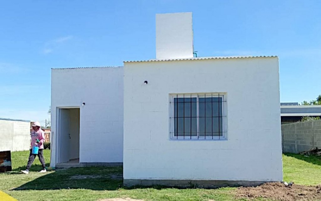 COLONIA BARGE: ENTREGA DE VIVIENDA DE PROGRAMA PROVINCIAL