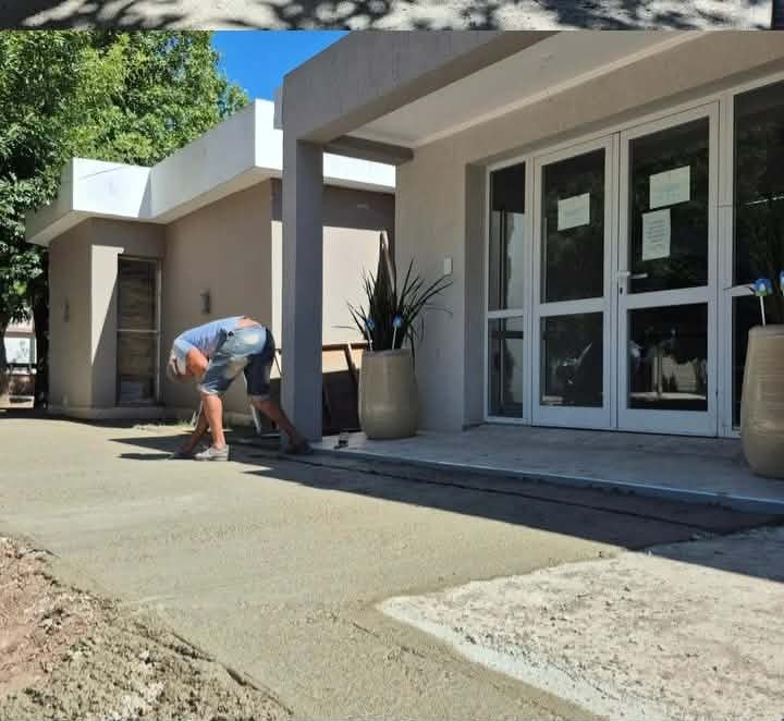 NIVELACIÓN DE LA VEREDA DEL FRENTE DEL HOSPITAL