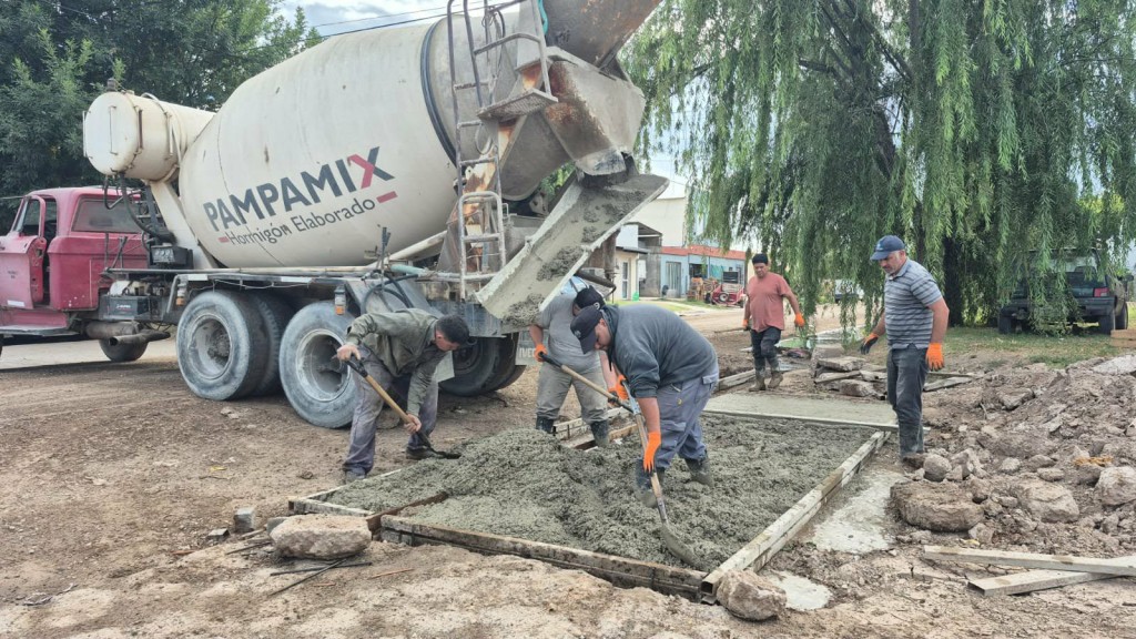 CALLE RÍO NEGRO EN OBRAS DE RECOSNTRUCCIÓN DE BADENES