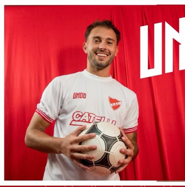 LAMBERT PRESENTÓ SU NUEVA PILCHA ALTERNATIVA