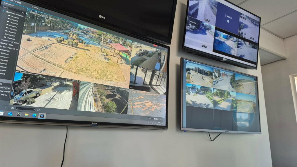 CON LOS OJOS PUESTOS EN EL PUEBLO