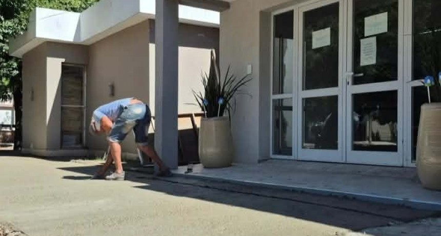 NIVELACIÓN DE LA VEREDA DEL FRENTE DEL HOSPITAL