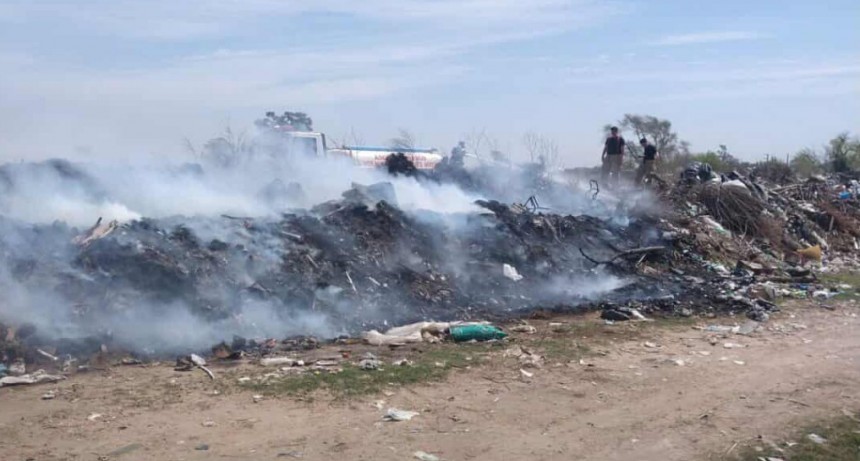 INCENDIO EN BASURAL DE COLONIA BARGE