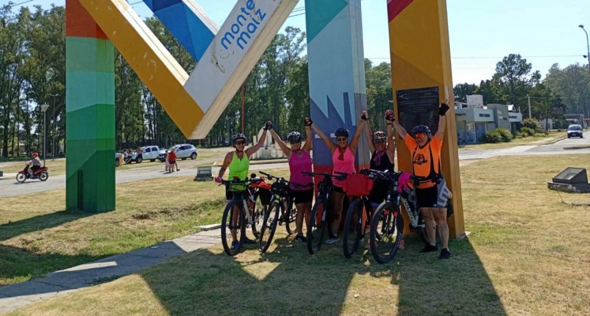 CINCO MUJERES SALIERON DE VACACIONES EN BICICLETA