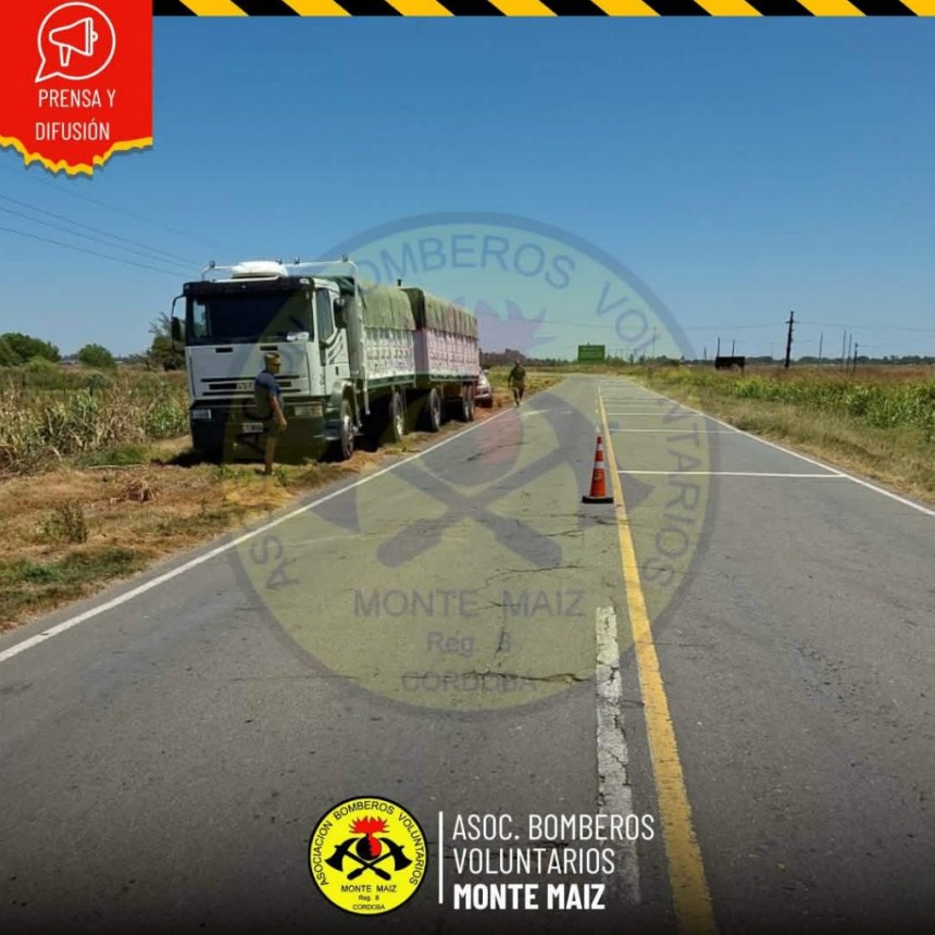 CAMIÓN QUEDÓ VARADO EN RUTA 11 A LA ALTURA DE LA CURVA