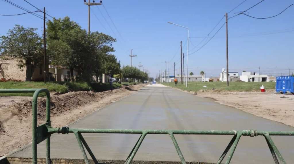 AVANZA LA PAVIMENTACIÓN DE CALLE LA PAMPA