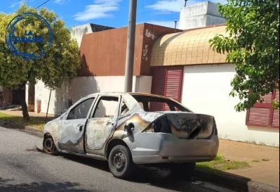 INCENDIO DE UN AUTO EN JUSTINIANO POSSE