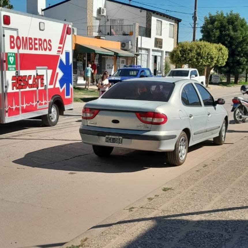 ACCIDENTE VIAL ENTRE AUTO Y MOTO