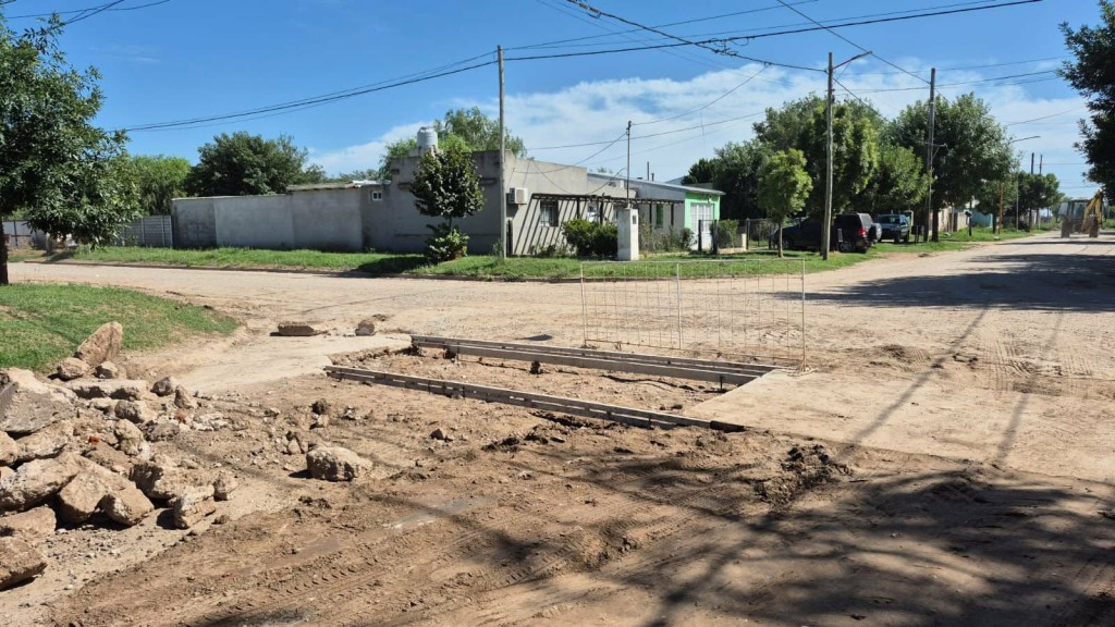 RETOMAN RECONSTRUCCIÓN DE BADENES EN B° GOBATO