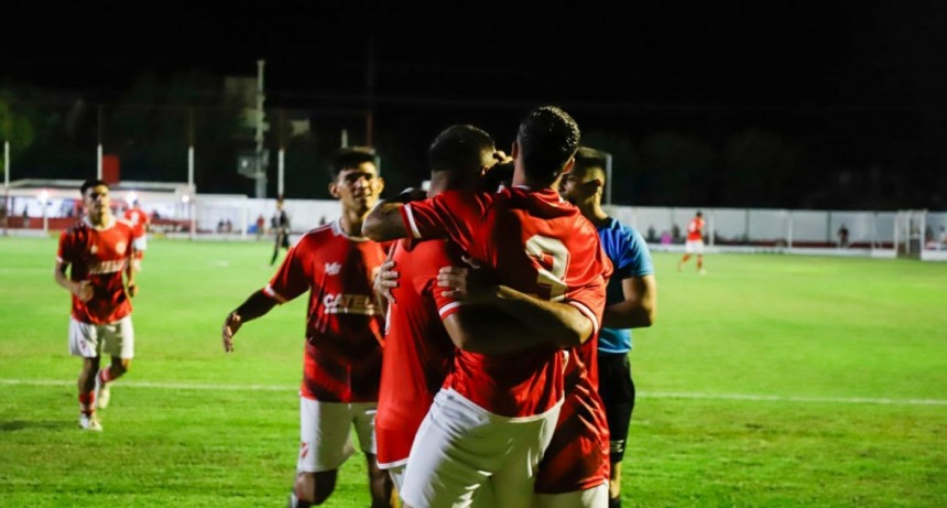 LAMBERT SE HIZO FUERTE DE LOCAL