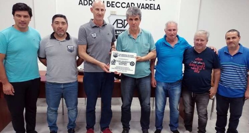LA BECCAR VARELA AGASAJÓ A LAMBERT