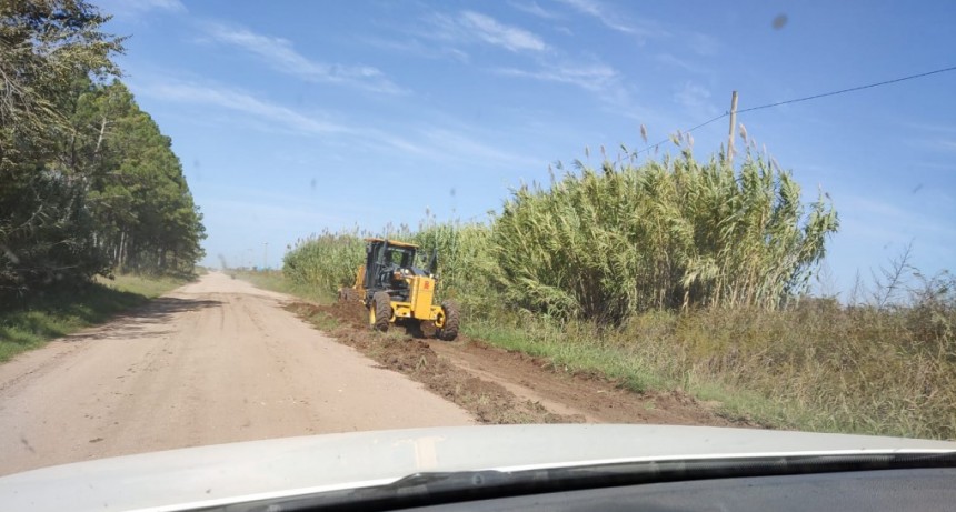 COMENZÓ LA PAVIMENTACIÓN DEL CAMINO A COLONIA BARGE