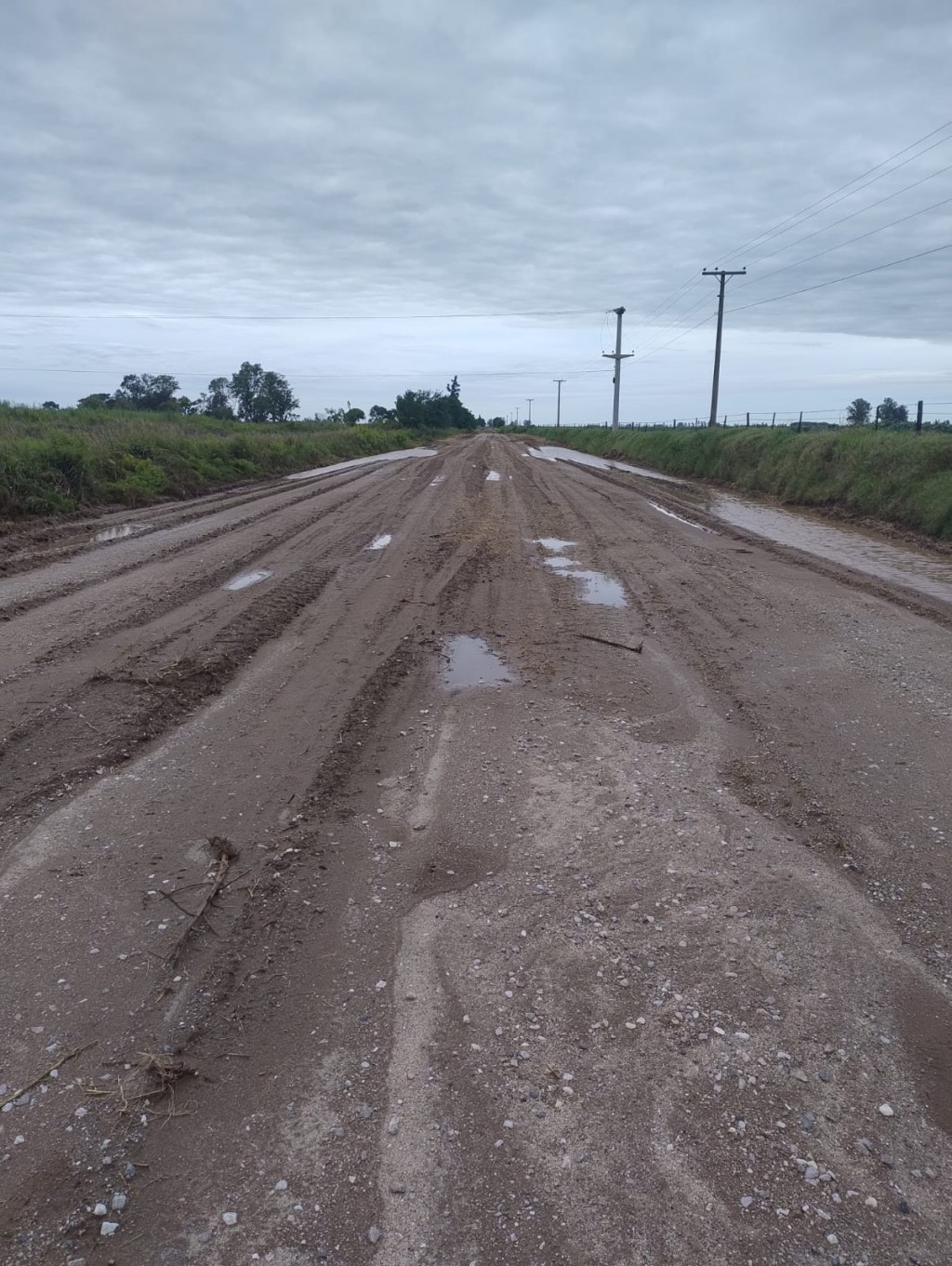 SIGUEN MEJORANDO LOS CAMINOS RURALES