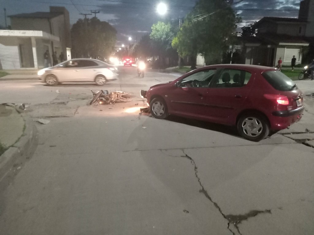 COLISI&Oacute;N DE MOTO Y AUTO