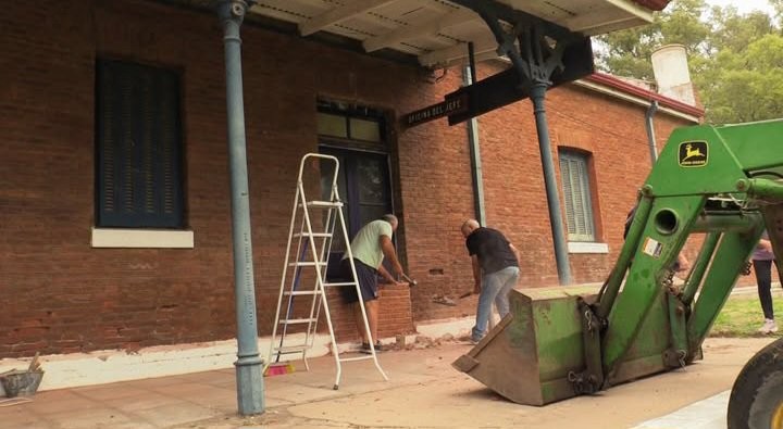 DEMUELEN MURO PARA INTEGRAR CASA Y MUSEO