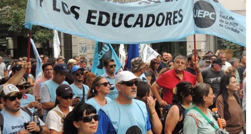 UEPC RATIFIC&Oacute; EL PARO DOCENTE POR 24 HORAS
