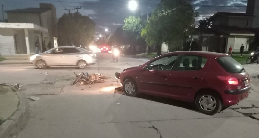 COLISI&Oacute;N DE MOTO Y AUTO