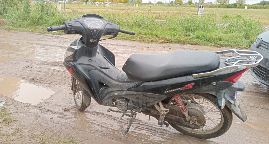 BALLESTEROS: RECUPERAN MOTO ROBADA
