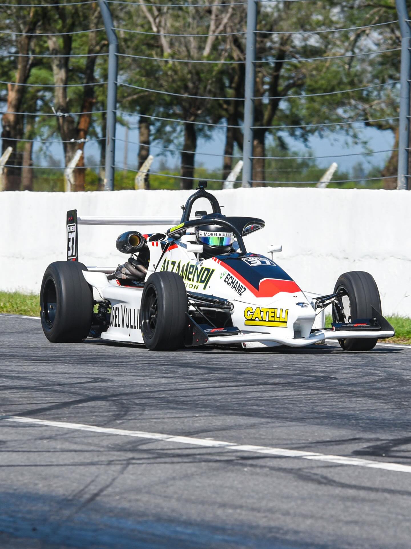 ALZAMENDI BRILL&Oacute; EN EL ARRANQUE DE LA F&Oacute;RMULA RENAULT PLUS