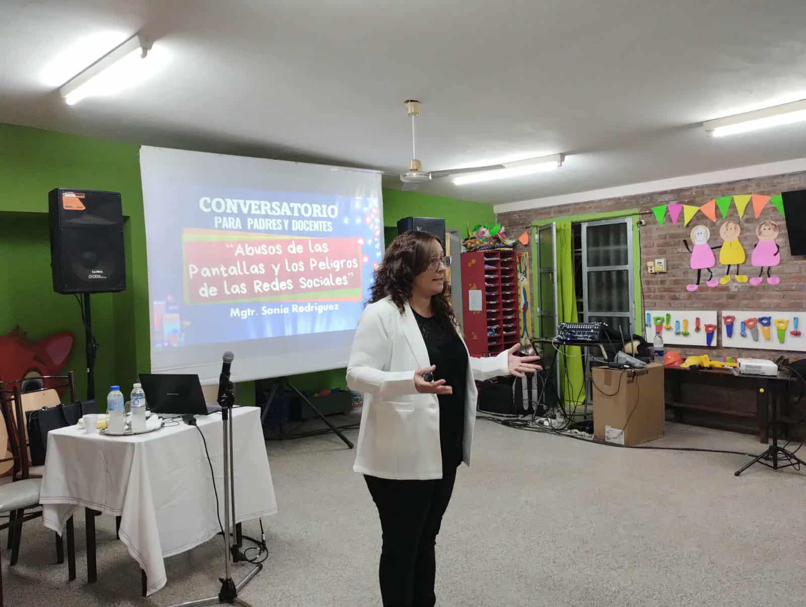 AUTORA DE MONTE MA&Iacute;Z EN LA FERIA DEL LIBRO DE BUENOS AIRES