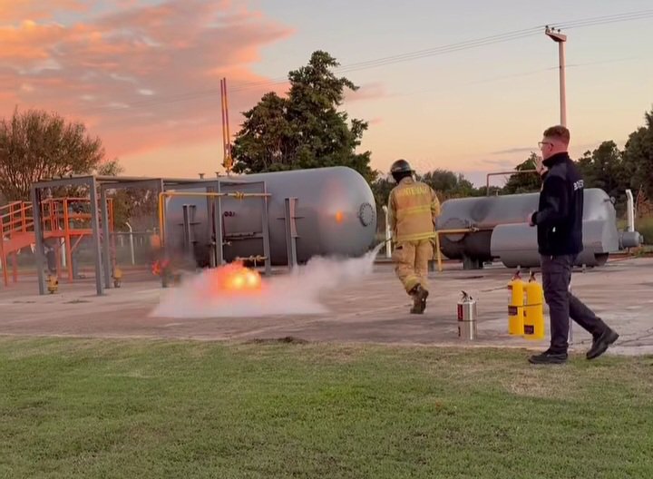 CAPACITACI&Oacute;N EN EMERGENCIAS CON VEH&Iacute;CULOS EL&Eacute;CTRICOS