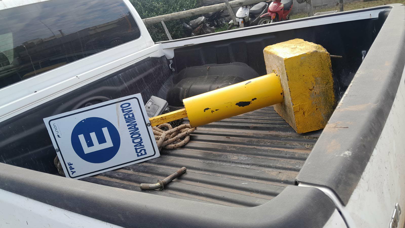 CONDUCCI&Oacute;N PELIGROSA Y ROBO DE CARTEL