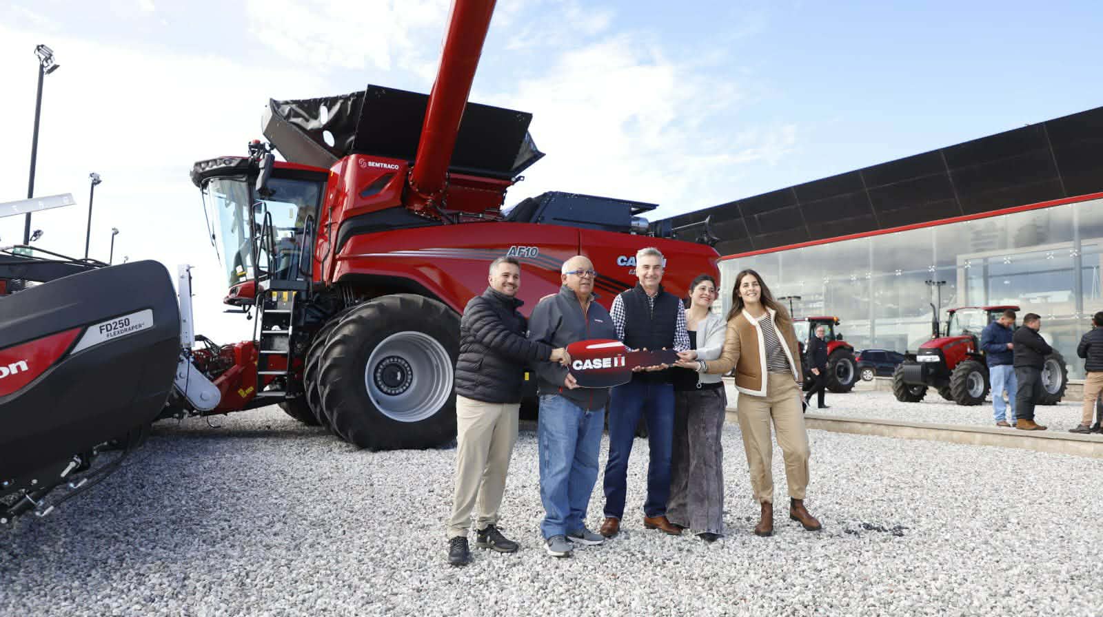 SEMTRACO ENTREG&Oacute; LA PRIMERA  IH AF 10 EN ARGENTINA