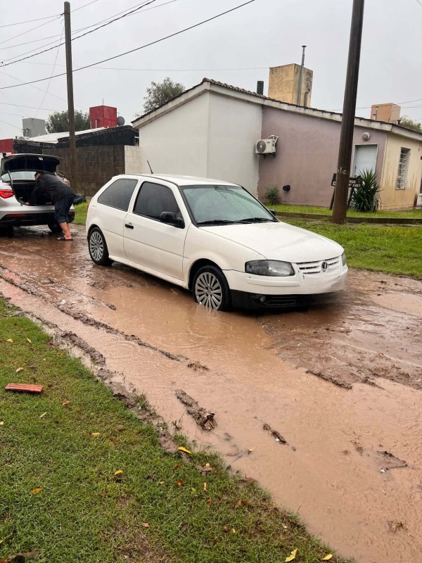 LA LLUVIA DEJA EN EVIDENCIA EL PRECARIO ESTADO DE LAS CALLES