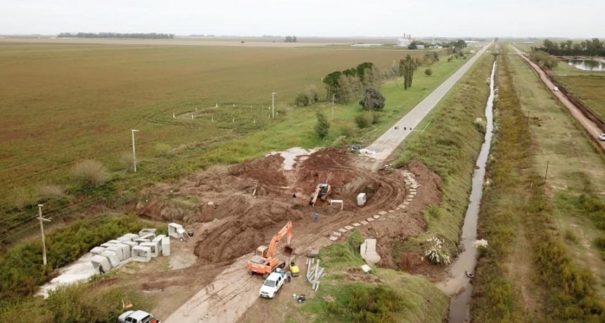 CONSTRUYEN NUEVA CARPETA ASFÁLTICA EN RUTA 11