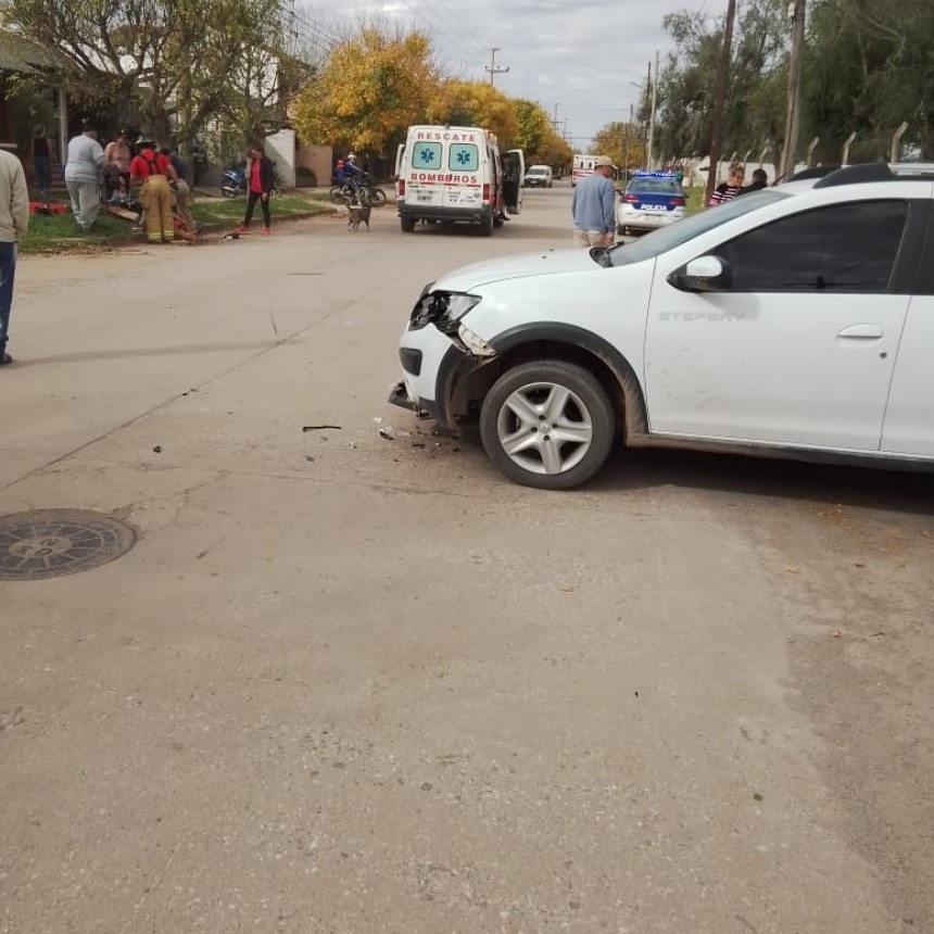 COLISIÓN ENTRE AUTO Y MOTO