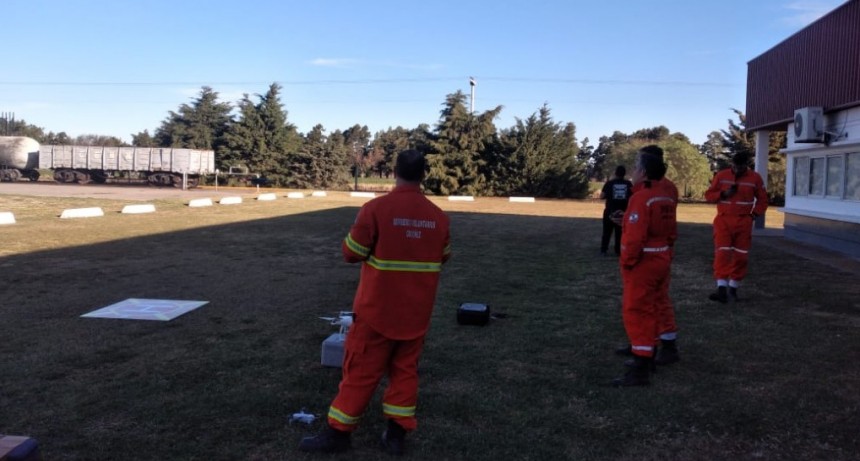 CAPACITACIÓN EN CAMPO DE ENTRENAMIENTO DE BOMBEROS