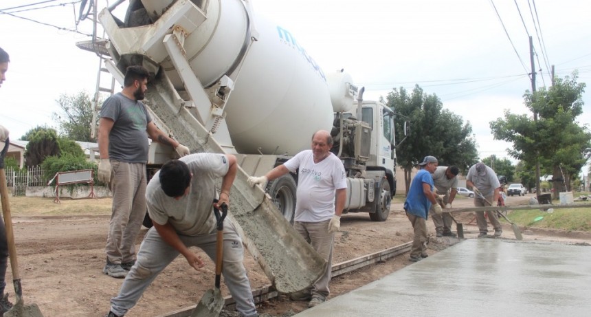 LLEGAN APORTES PARA PAVIMENTAR CALLES