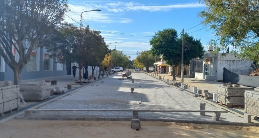 AVANZA EL PAVIMENTO ARTICULADO EN CALLE CÓRDOBA