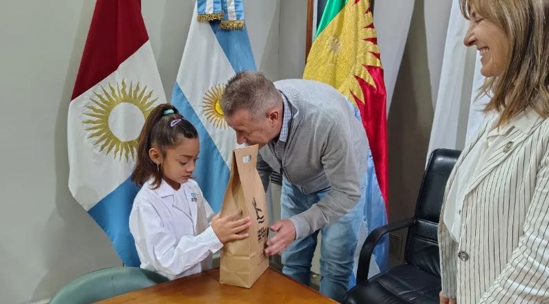 HERNANDO: TIENE 9 AÑOS ES NO VIDENTE Y ESCRIBIÓ UN LIBRO