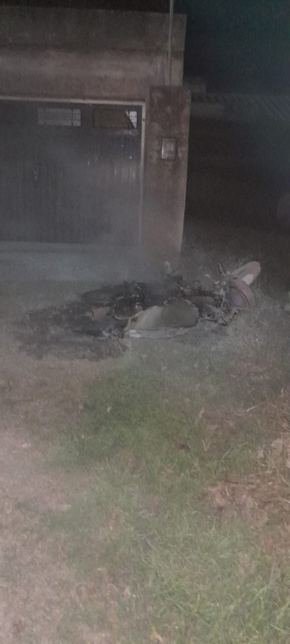 INCENDIO DE UNA MOTO EN BARRIO GOBATO