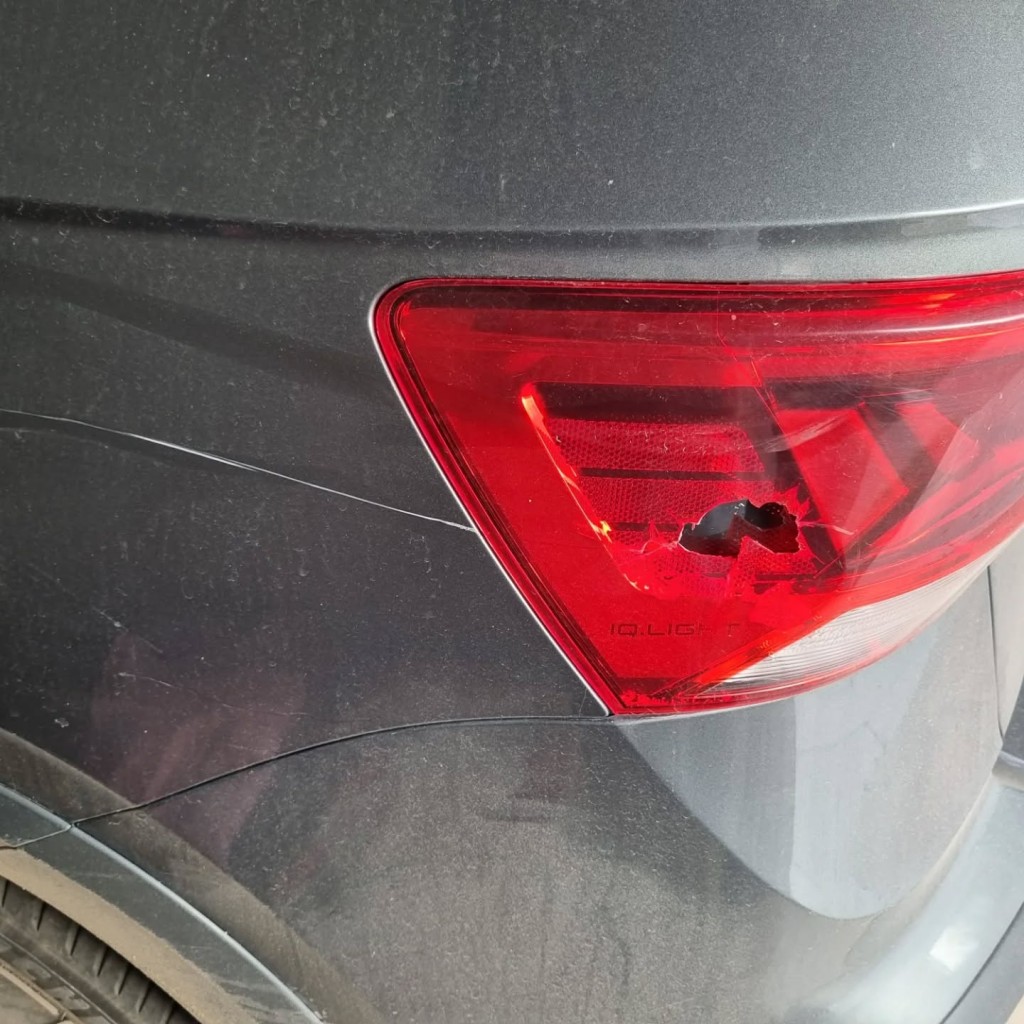 LE CHOCARON EL AUTO Y SE DIO A LA FUGA