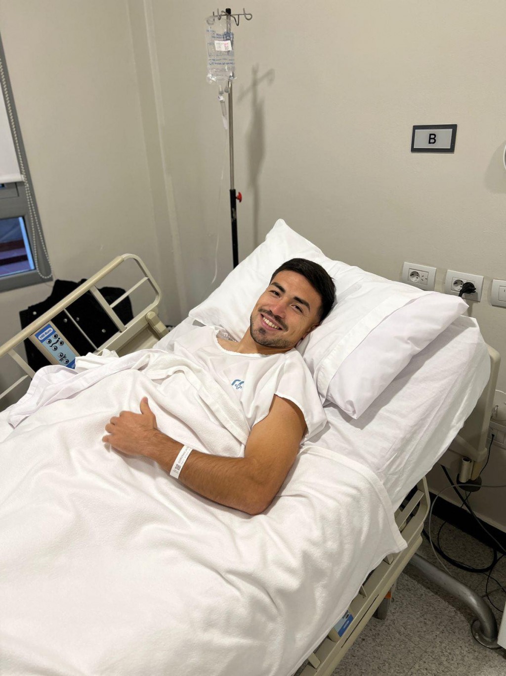 EL CHOLO CORONAS FUE OPERADO DE LA RODILLA