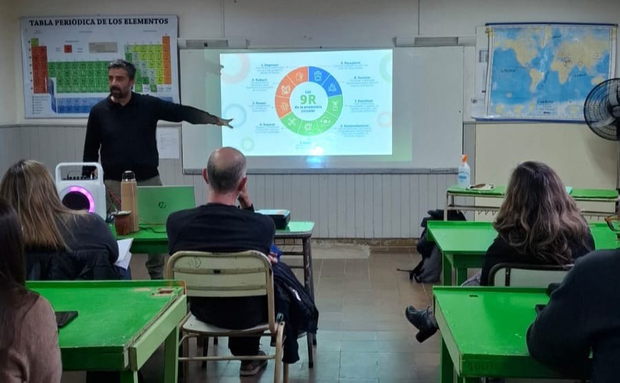 INSTITUCIONES LOCALES CONVOCARON A LUIS AUYEROS