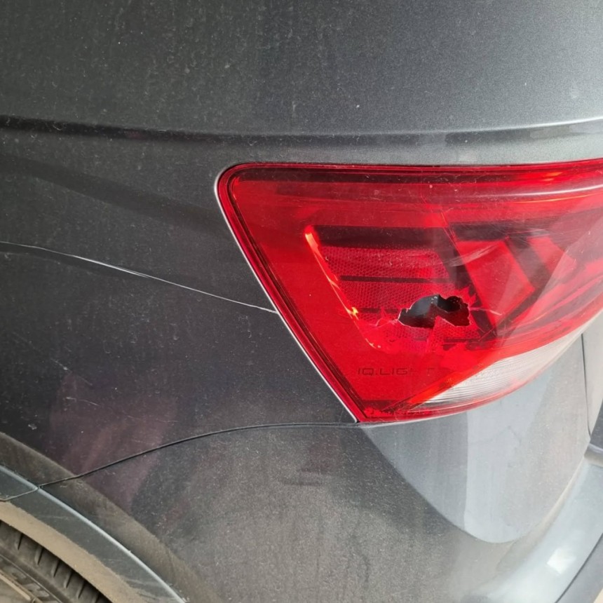 LE CHOCARON EL AUTO Y SE DIO A LA FUGA