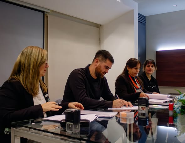 ARGENTINO FIRM&Oacute; IMPORTANTES CONVENIOS