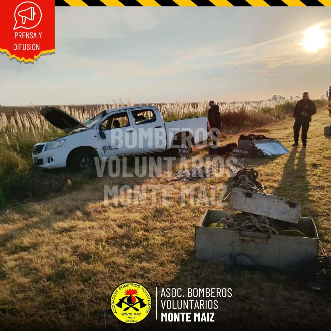 VUELCO EN SOLITARIO DE UNA CAMIONETA EN RUTA 3