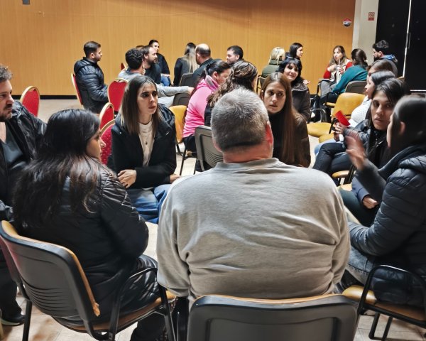 CRIANZA ESCOLAR Y ESCUELA EN LA ERA DIGITAL