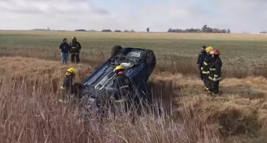 VUELCO DE AUTOMÓVIL EN RUTA 3