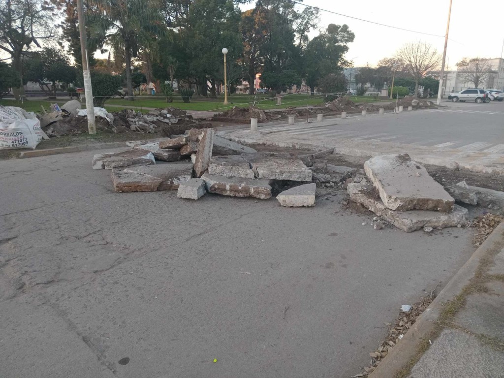 CONTINÚA LA AMPLIACIÓN DE DESAGÜE EN CALLE CÉNTRICA
