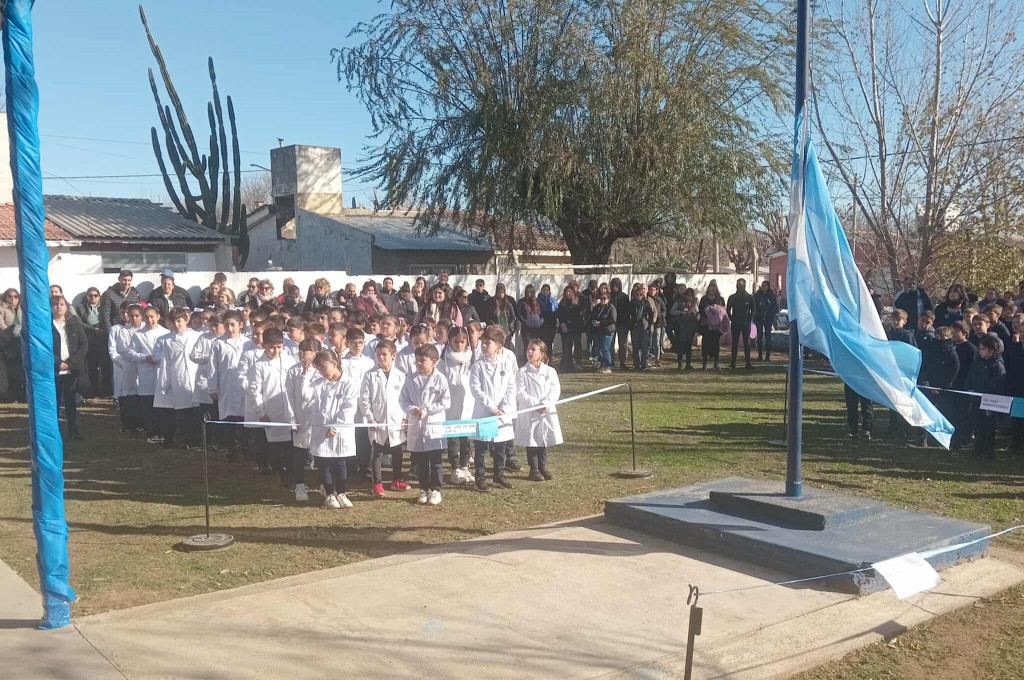 PROMESA DE LEALTAD A LA BANDERA NACIONAL