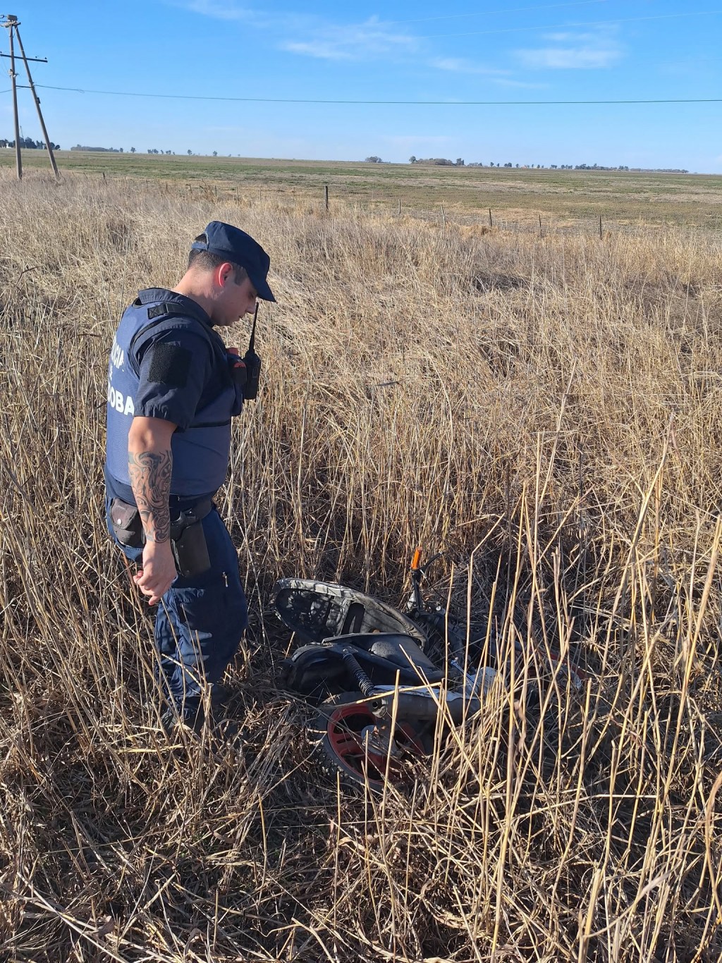 ENCUENTRAN MOTO ABANDONADA EN PASTIZALES DE RUTA 3